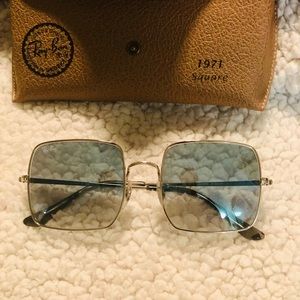 RAY BAN SQUARE 1971 CLASSICS!